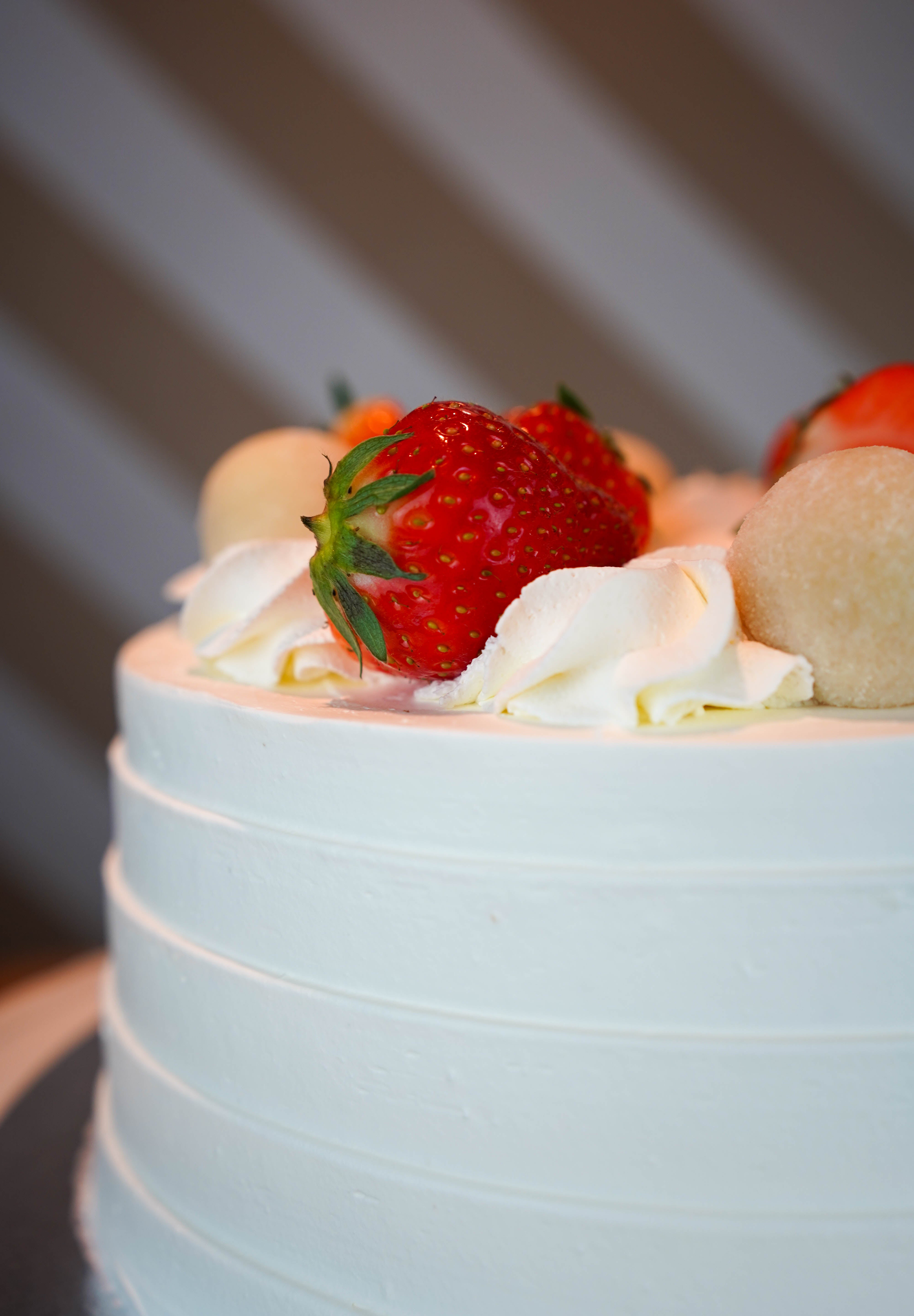 Milk Powder Cake with Strawberry