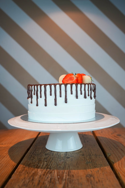 Milk Powder Cake with Strawberry and Nutella